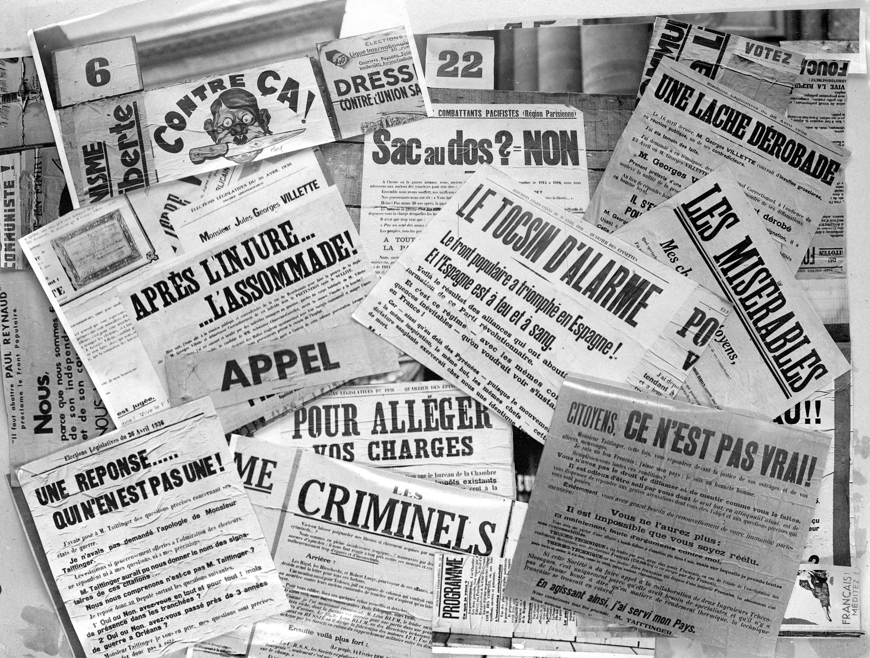 Photo non datée d'un collage d'affiches éditées dans le cadre des élections législatives d'avril-mai 1936.