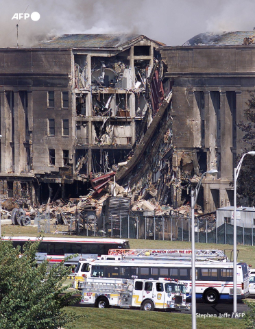 Le Pentagone éventré par un avion le 11/09/2001 à Washington - Stephen Jaffe - AFP
