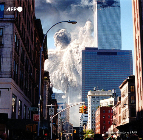 La tour Sud du World Trader Center s'effondre - Aaron Milestone - AFP